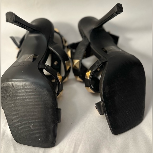 STEVE MADDEN BLACK WITH GOLD STUDS CAPRI SANDLE HEEL, SIZE 7 - Picture 4 of 10